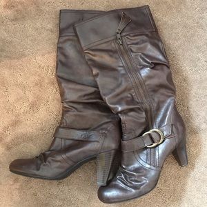 Brown Mid Calf heeled boots Guess
